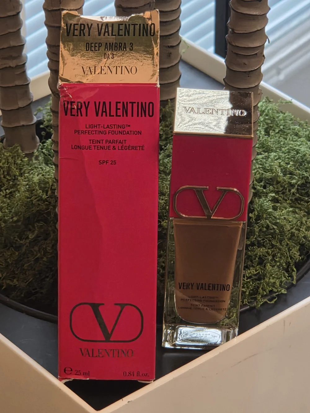 Valentino Very Valentino Light-Lasting Perfecting Foundation SPF 25 DA3 Deep Amb